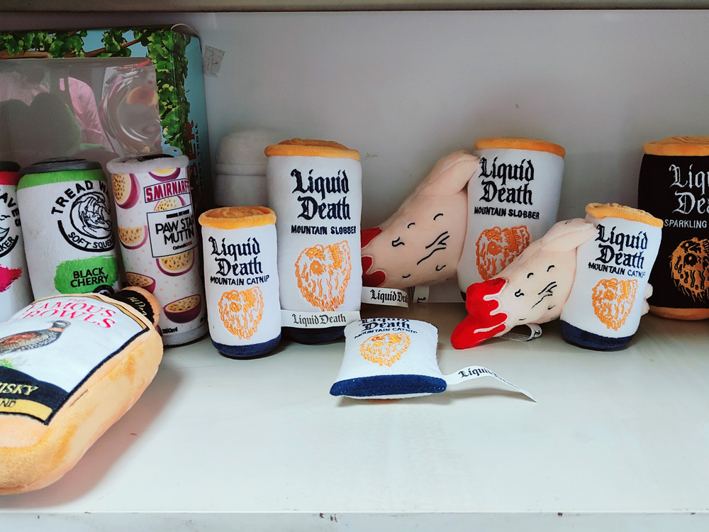 Pet plush toy wholesale manufacturing custom sample shelves