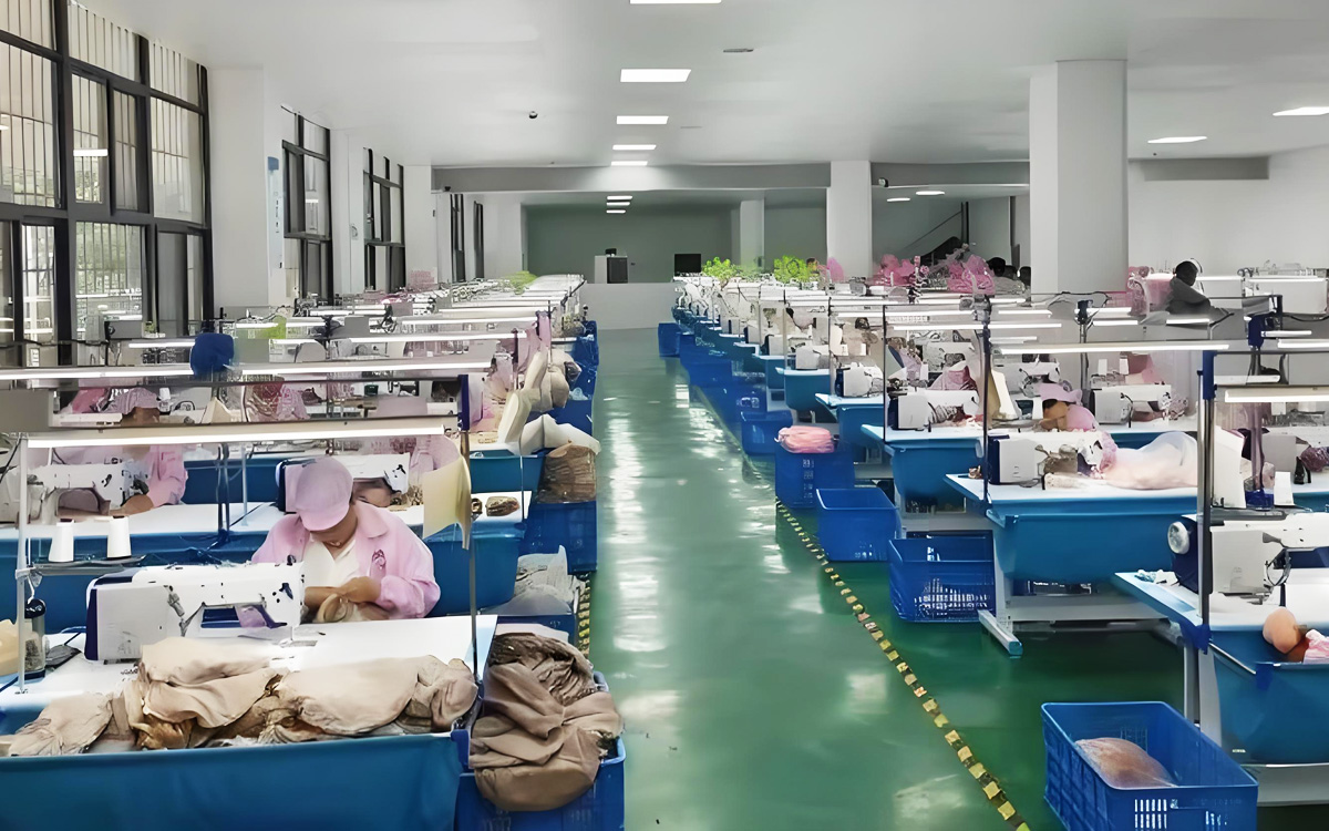 Plush pet house factory clean and organized sewing line video