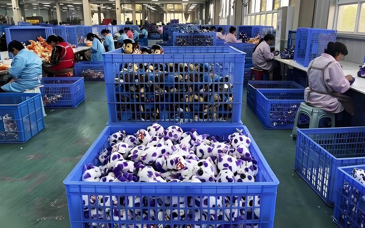 Pet plush toy bulk production soccer balls in crates video
