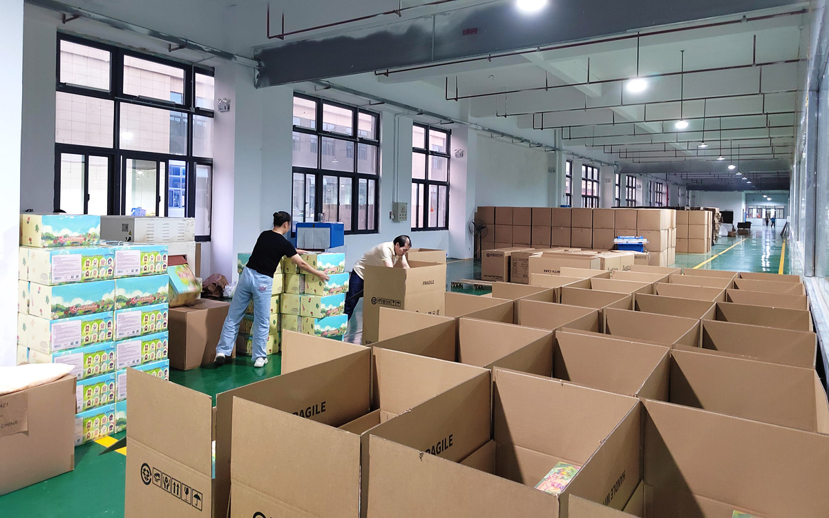 Pet supplies manufacturer warehouse with bulk production carton packaging