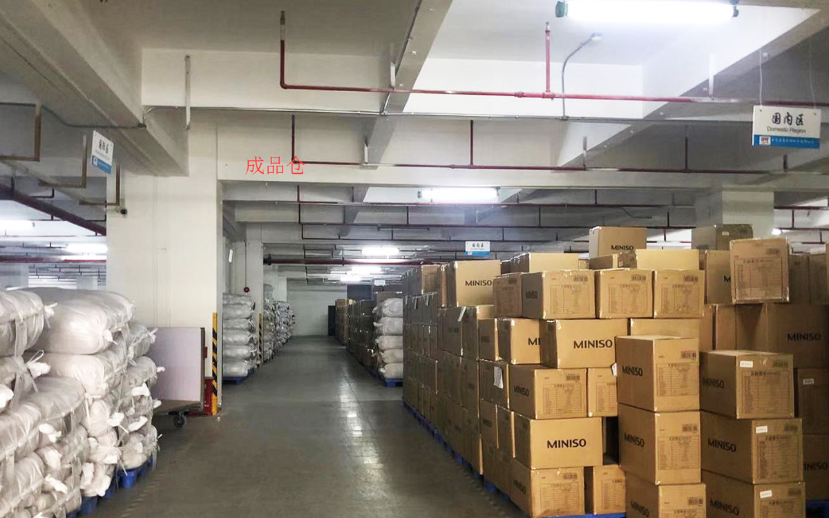 Pet supplies manufacturer finished goods warehouse ready for export
