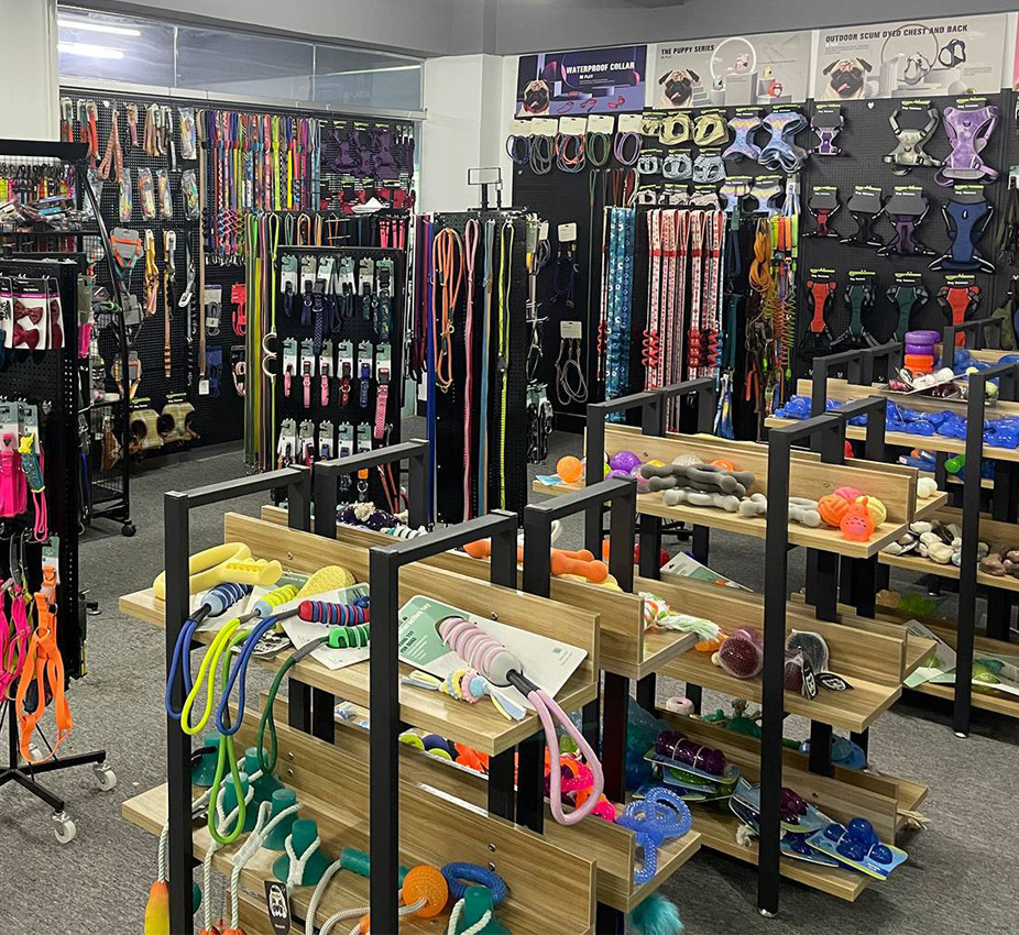 Pet supplies manufacturer OEM sample showroom and custom packaging