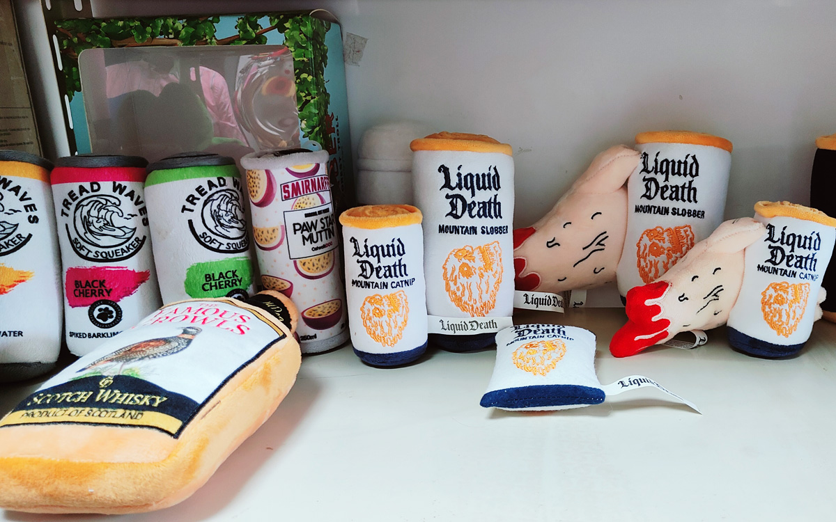 Custom pet toys drink bottle designs for private label clients