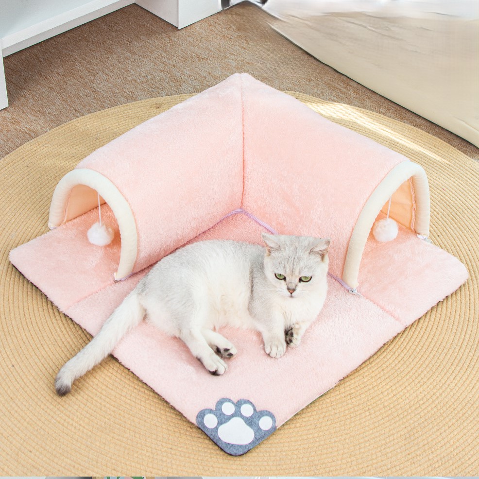 Custom L-Shaped Corner Cat Tunnel Pet Bed Mat with Hanging Play Balls