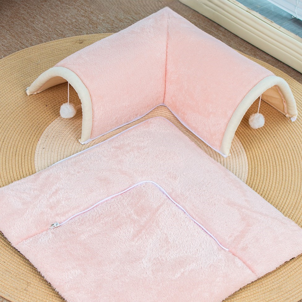 Custom L-Shaped Corner Cat Tunnel Pet Bed Mat with Hanging Play Balls